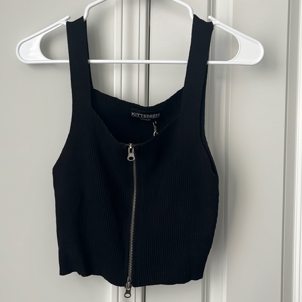 Black ribbed crop top! New!